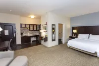 Staybridge Suites 草地滾球場 鮑靈格林住宿飯店