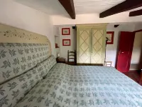 Detached Cottage with Swimming Pool - Wifi