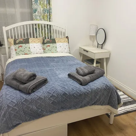 Slough - Sleeps 3 - PetFriendly - Riverside - Bay