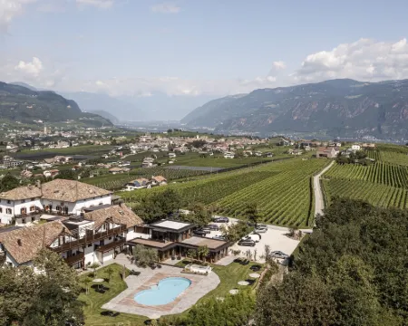 隆格霍夫阿西茲酒店 阿皮亞諾蘇拉斯特拉達德爾維諾酒店