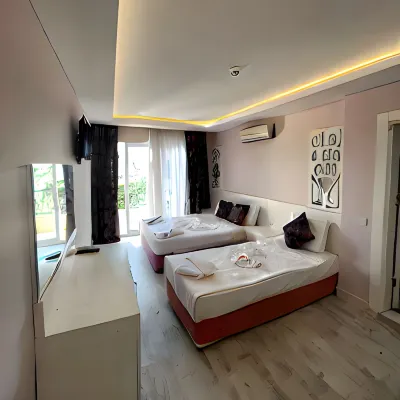 Beachway Hotel Side