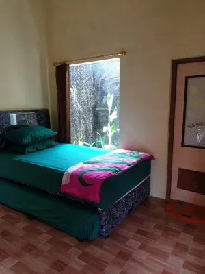 Nita's Homestay Banyuwangi Hotels near Wisata Goa sodong