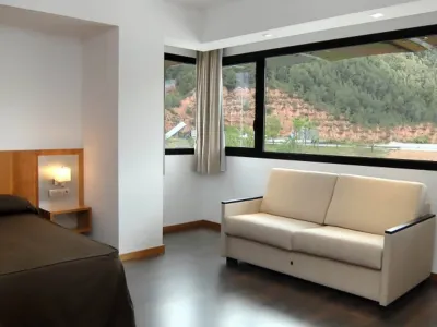 As Porta de Barcelona Hotels near Pàrquing del Carrer del Riu