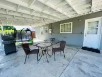 BFL Airport Casita, 2 bed 1 bath Great backyard! Wifi & A/C!