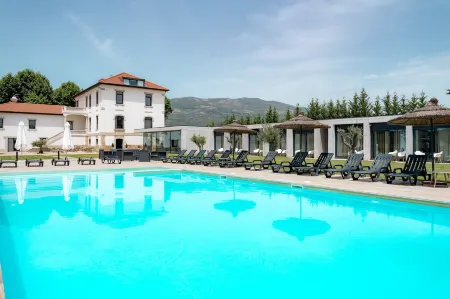 Borralha Hotel Отели в г. Адофе