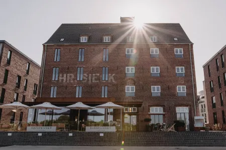 Südspeicher Отели в г. Грёдерсби