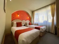 By Kinyas Hotel - バー