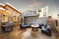 Sand Castle by AvantStay Beach House on Balboa Peninsula w Patio Hot Tub