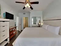 Palm Court Yacht Club #308