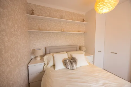 Short Walk to the Beach - 2 Guests - Free Parking - 3-Star