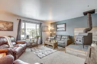 Near Red Rocks, Hiking & Skiing: Kittredge Condo! Hotels in Kittredge