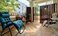 Club House Apartment with Garden and Pool فنادق في Podostrog