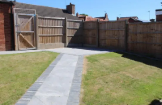 2 Bed House - Sleeps 4 - Pets - Garden - Parking