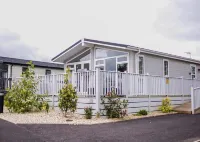 Remarkable 3-Bed Lodge in Honiton فنادق في Burlescombe