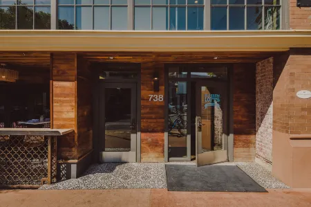 Slo Brew Lofts Отели рядом с достопримечательностью «Государственный университет Калифорния Политекник»