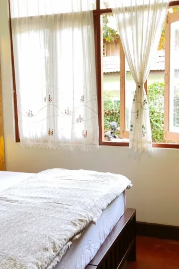 ห้องเตียงใหญ่ พร้อมห้องน้ำรวม