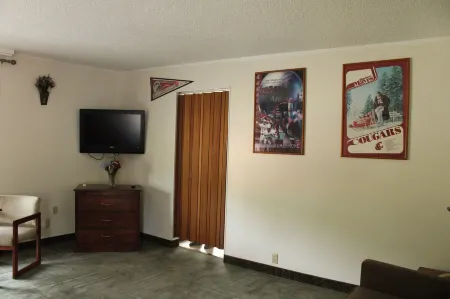 American Travel Inn Отели рядом с достопримечательностью «Palouse Discovery Science Center»