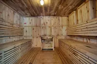 Phuruaboutique Hotel & Saunas