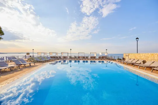 บาร์เซโล อิลเลตาส แอลบาทรอส - สำหรับผู้ใหญ่เท่านั้น