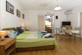 Bogdanoski Studios & Guest Rooms