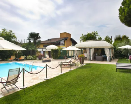 VIP's Motel Luxury Accommodation & Spa Hotels in Lonato del Garda