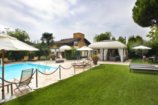 VIP's Motel Luxury Accommodation & Spa