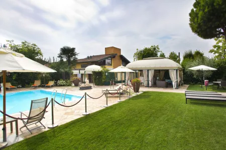 VIP's Motel Luxury Accommodation & Spa Отели рядом с достопримечательностью «South Garda Karting»