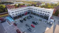 圖納裏歡樂旅店 - 停車場
