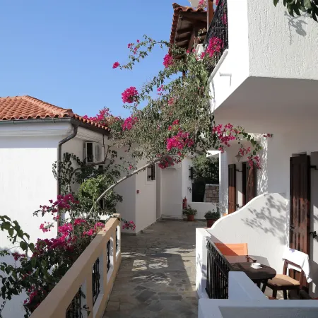 Yalis Hotel