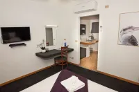 Elm Court Motel