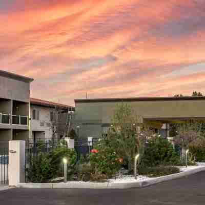 Best Western Plus Lake Front Hotel Hotel Exterior