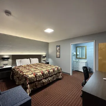 Rodeway Inn & Suites