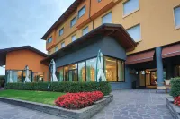 Hotel La Torretta Hotel a Limbiate
