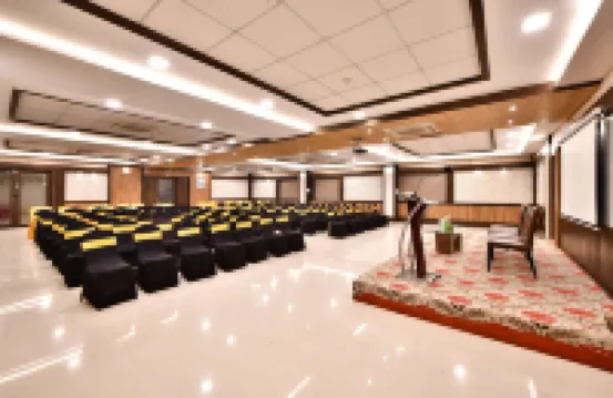 Click Hotel Sagar Plaza Chakan, Pune