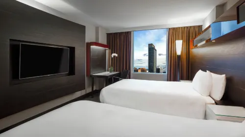Hyatt Regency Toronto - สระว่ายน้ำบนดาดฟ้า