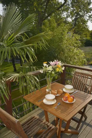 La Maison Dans les Bois Отели в г. Сен-Сильвен-д'Анжу