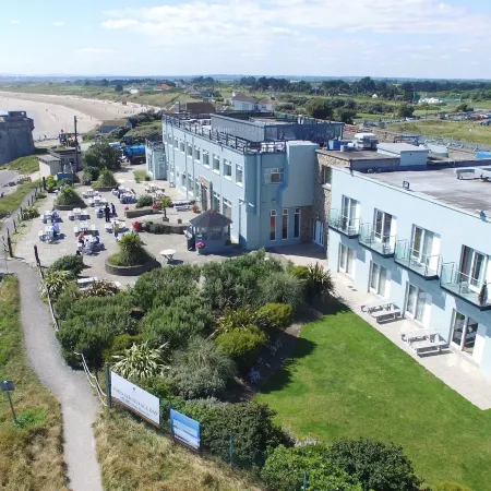 Shoreline Hotel