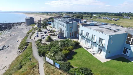 Shoreline Hotel Отели в г. Портмарнок