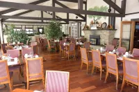 McIntosh Country Inn & Conference Centre Hotels in Morrisburg