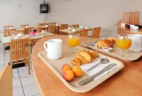 Séjours & Affaires Tours Léonard de Vinci - 朝食