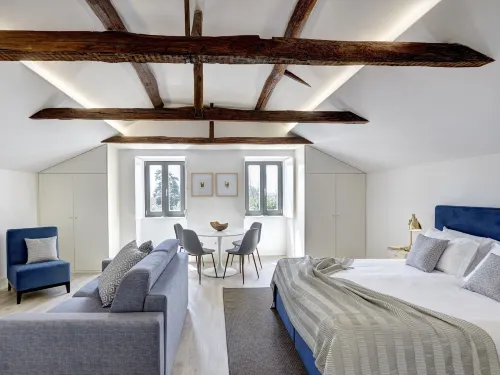Porto Downtown Lovers Suites: Bombarda 451 - Parkplatz