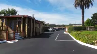 Hitching Post Studios Inn - Motels