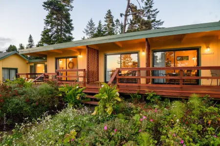 Inn at Buckhorn Cove Отели рядом с достопримечательностью «Mendocino Grove»