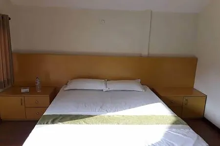 Saanvi Hotel Отели рядом с достопримечательностью «Drikung Kagyu Rinchen Ling Monastery»