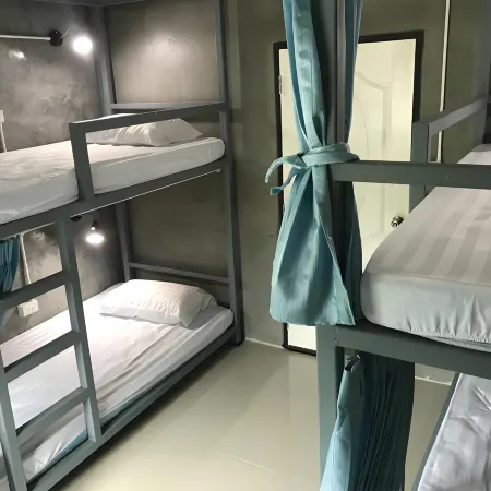 Chomjan Hostel