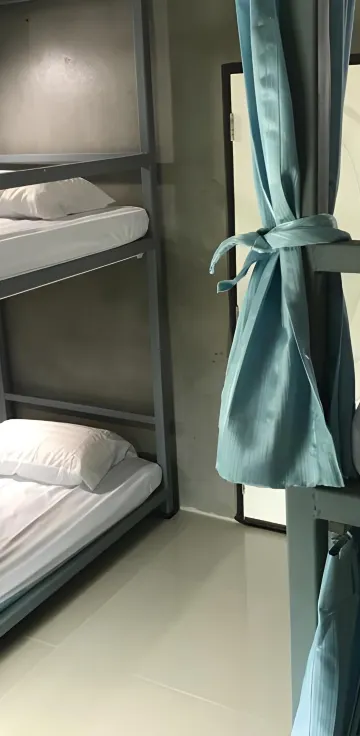 4 People In 2-Bunk Bed Dormitory With Shared Bathroom