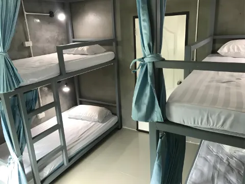 4 People In 2-Bunk Bed Dormitory With Shared Bathroom