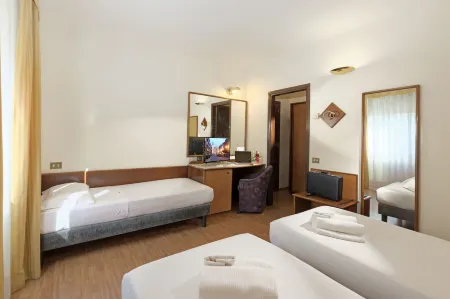 Hotel Concorde Fiera Отели в г. Турате