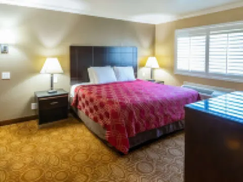 エコノ ロッジ イン & スイーツ フォールブルック ダウンタウン フォールブルックのホテル