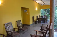 River Edge Bungalow Hotels in Thotagamuwa
